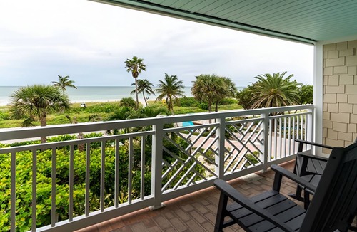 Captiva Hotel | Tropical Bliss | Unit w/Balcony & Kitchen – Perfect for Couples! | Onsite Pool