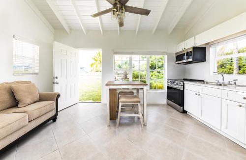 Bottle Creek Apartment | Tropical Bottle Creek Getaway with Kitchen, Free WiFi & On-Site Parking