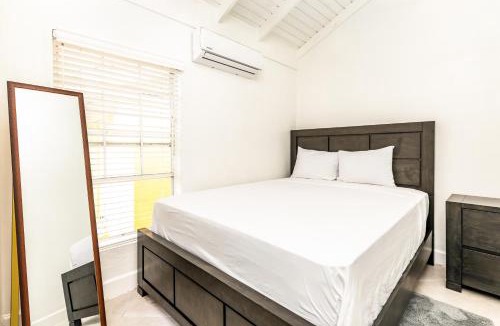 Bottle Creek Apartment | Tropical Bottle Creek Getaway with Kitchen, Free WiFi & On-Site Parking
