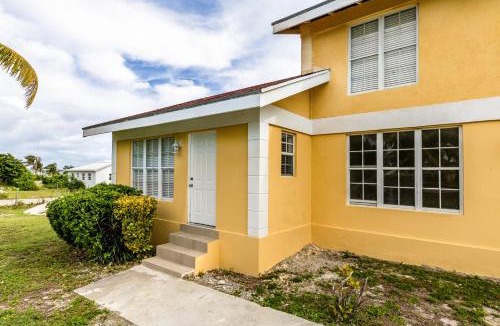 Bottle Creek Apartment | Tropical Bottle Creek Getaway with Kitchen, Free WiFi & On-Site Parking