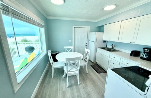 Holmes Beach Hotel | Tropical Breeze Beach Club