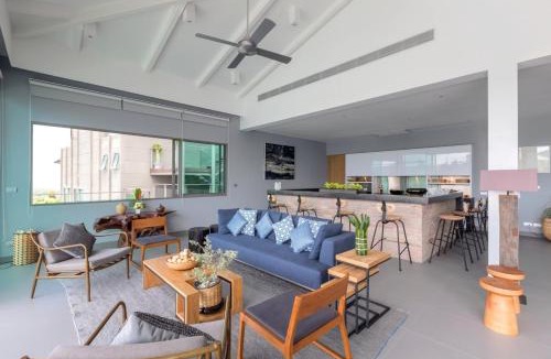 Choeng Thale Villa | Tropical Castle Villa