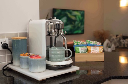 Westcourt Apartment | Tropical Garden Retreat with 9 Pools