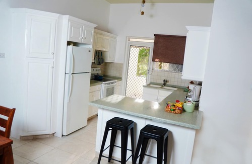 Holder's Hill House | Tropical Gated 3BR, Private baths, Patio & Parking