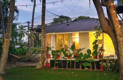 Munroe Island Cottage | Tropical Haven - 1BR Lakefront AC Cottage with lake access & hammock