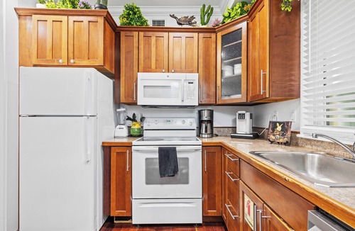 The Meadows Apartment | Tropical Heron Hideaway w/Hot Tub + Pool