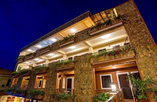 Estancia Apartment | Tropical Hideaway: 2-Bedroom Suite