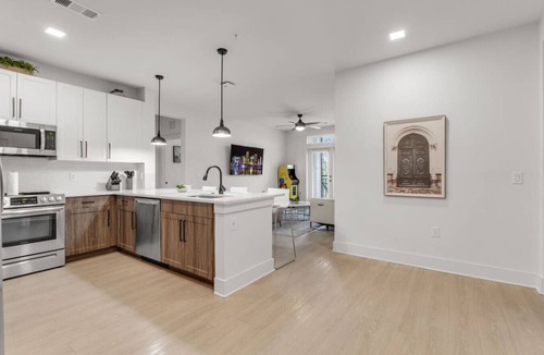 Ruskin Apartment | Tropical Hideaway: Amazing 3-Bed Oasis with Pool