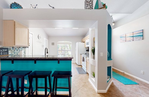 Lakewood Park House | Tropical Hideaway — Private Pool, Spa‑Like Hot Tub, BBQ Grill & Entertainer's Lanai 🍹