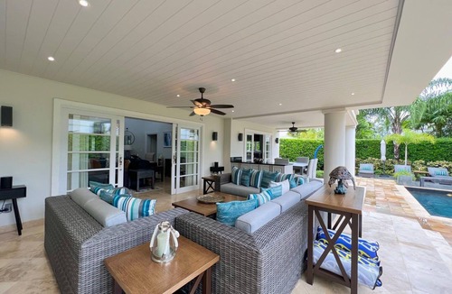 Mullins Villa | Tropical Holiday Rental Villa - Villatre