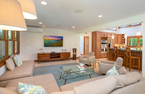Eastern Honolulu House | Tropical Home w/Pool, Yard, Outdoor Lanai for Entertaining & A/C. Hale Niuiki