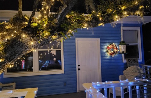 Cedar Key Cottage | Tropical Island! Cedar Key Coastal Heaven Cottage Kayak to island beach! Hidden!