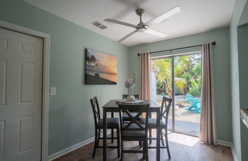 McGregor House | Tropical Mango Grove Stay Whiskey Creek Area