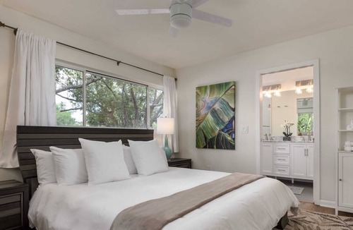 Harbor Hills House | Tropical Oasis 7 mins to beach w/ pool & hot tub