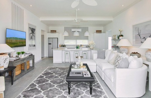Porters House | Tropical Oasis by Beach with Pool - Footprints South