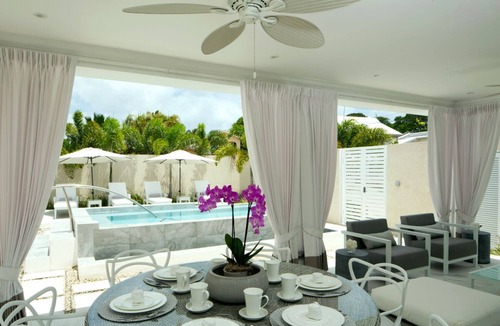 Porters House | Tropical Oasis by Beach with Pool - Footprints South