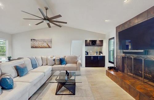 Trailer Estates House | Tropical Oasis