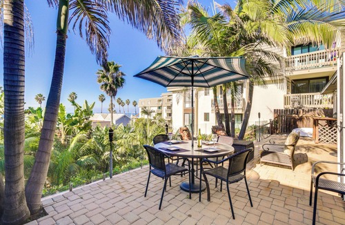 Townsite House | Tropical Oceanside Home w/Deck, Walk to Beach