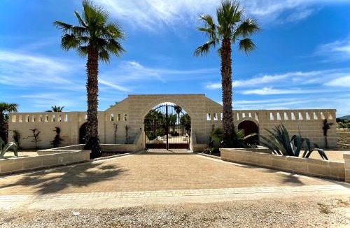 L'Assunta Villa | Tropical Palm Villa