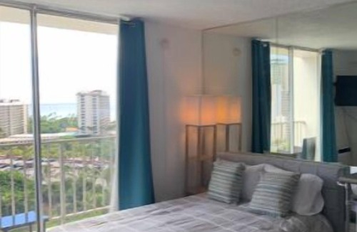 Waikiki Apartment | Tropical Paradise Getaway Ocean & Lush Tropical Views Pool, BBQ & WI-FI Inn on the Park 1503