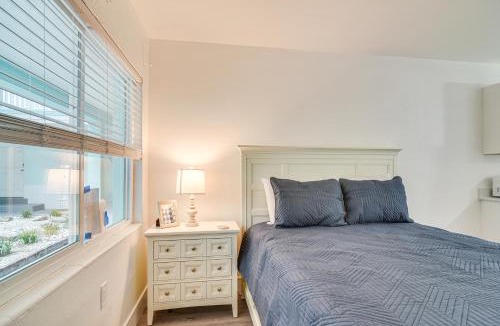 Pass-a-Grille Historic District Apartment | Tropical Pass-A-Grille Gem w/Direct Beach Access!