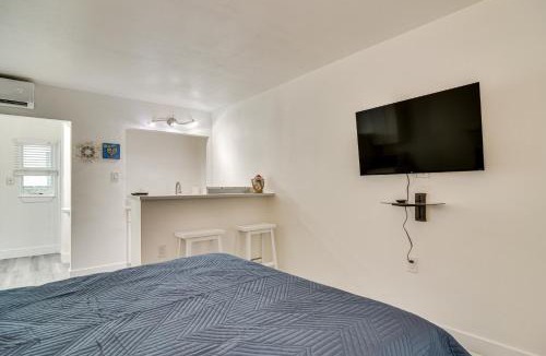 Pass-a-Grille Historic District Apartment | Tropical Pass-A-Grille Gem w/Direct Beach Access!
