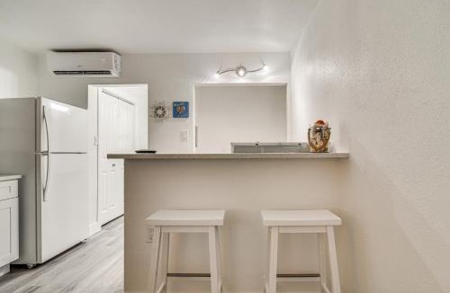 Pass-a-Grille Historic District Apartment | Tropical Pass-A-Grille Gem w/Direct Beach Access!