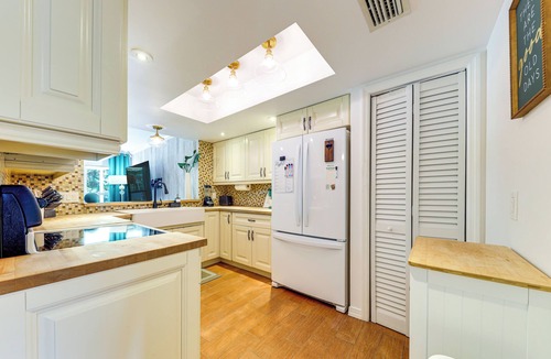 Stuart Cottage | Tropical Pool Oasis on 1/4 Acre by Downtown Stuart