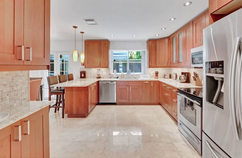 Highland Garden House | TROPICAL PRIVATE POOL. 6 Bedrooms 4 Bath Private Home.