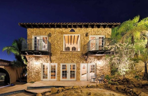 Fallbrook House | Tropical Resort 7 Bed 4 Acres