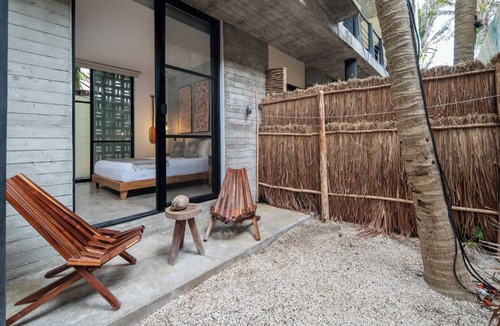 Zona Hotelera House | Tropical Room