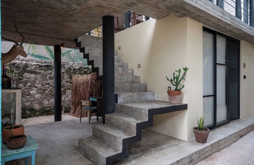 Zona Hotelera House | Tropical Room