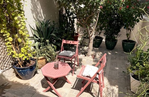 Jumeirah Apartment | Tropical Sanctuary walking distance to the beach