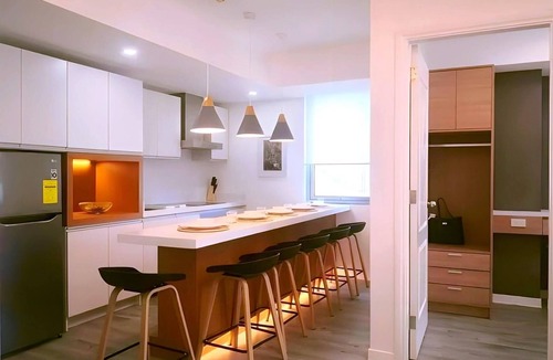 Paranaque Resort | Tropical Scandi Condo at Exclusive Azure Urban Resort near Manila Int'l Airport