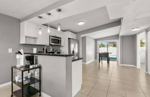 Tampa House | Tropical Serenity | Poolside Paradise