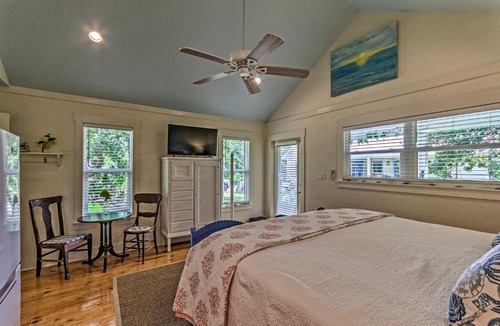 Seagrove Beach Apartment | Tropical Studio: 1/4 Mi to Public Beach Access!