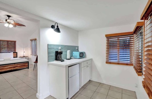 Sailboat Bend House | Tropical Studio with Pool | Fort Lauderdale