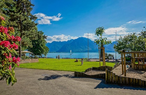Montreux Apartment | Tropical studio with a balcony - Lake View