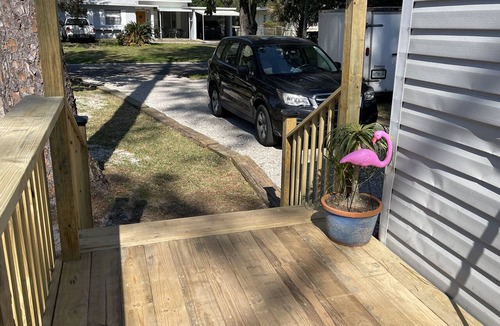 Lakeshore South Apartment | Tropical Tiny-Home Retreat with Great Wi-Fi & EV charging