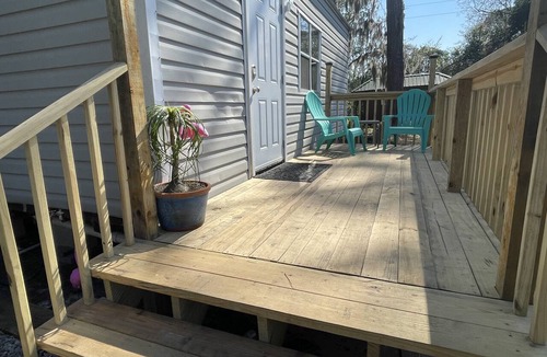 Lakeshore South Apartment | Tropical Tiny-Home Retreat with Great Wi-Fi & EV charging