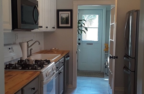 Parrot Cove House | Tropical Waters Bungalow