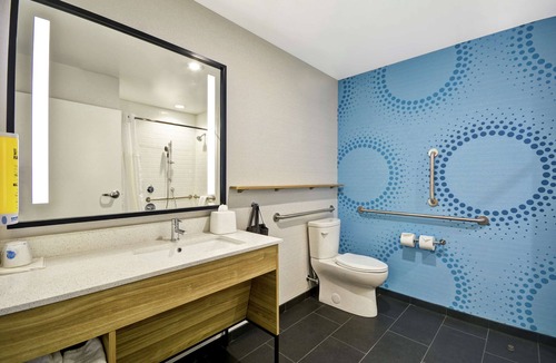 Chicopee Hotel | Tru by Hilton Chicopee Springfield