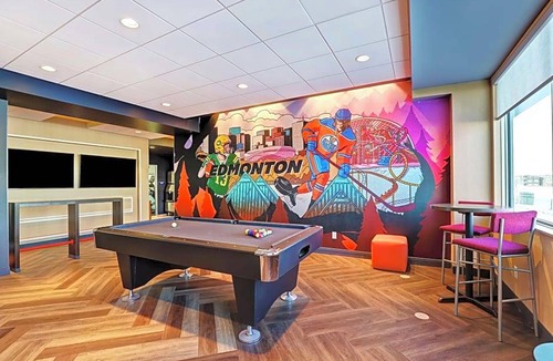 Southwest Edmonton Hotel | TRU BY Hilton Edmonton Windermere