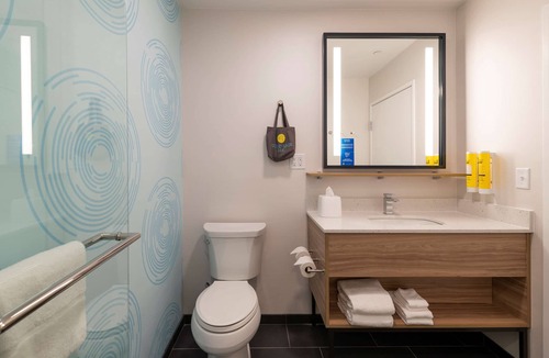 Glendale Sports and Entertainment District Hotel | Tru By Hilton Phoenix Glendale Westgate, AZ