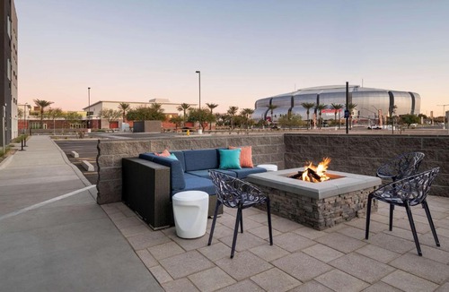 Glendale Sports and Entertainment District Hotel | Tru By Hilton Phoenix Glendale Westgate