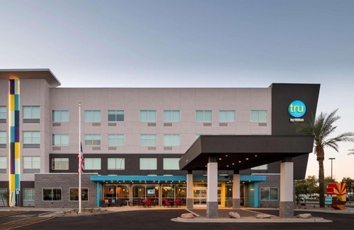 Glendale Sports and Entertainment District Hotel | Tru By Hilton Phoenix Glendale Westgate