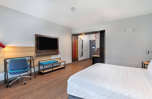 Lexington Hotel | Tru by Hilton University Medical Center