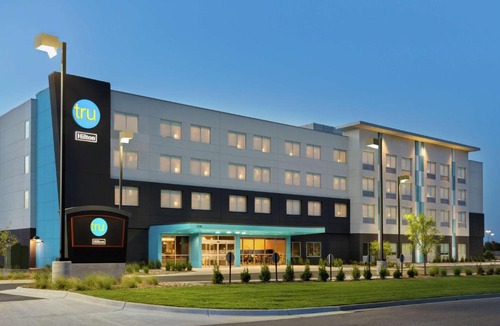 Greenwich Hotel | Tru By Hilton Wichita Northeast