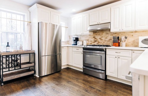 Historic Downtown Apartment | True 2bed/3bath - 20 mins to NYC + MetLife! Luxury Brownstone