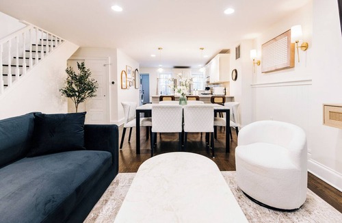 Historic Downtown Apartment | True 2bed/3bath - 20 mins to NYC + MetLife! Luxury Brownstone